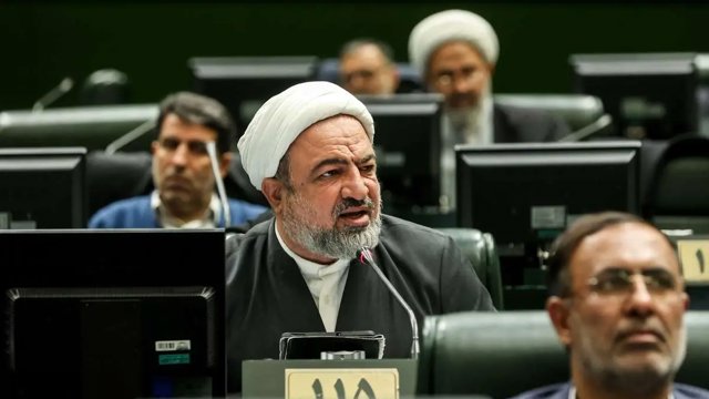 رسایی خطاب به پزشکیان: کجای جمهوری آذربایجان مثل تبریز است؟