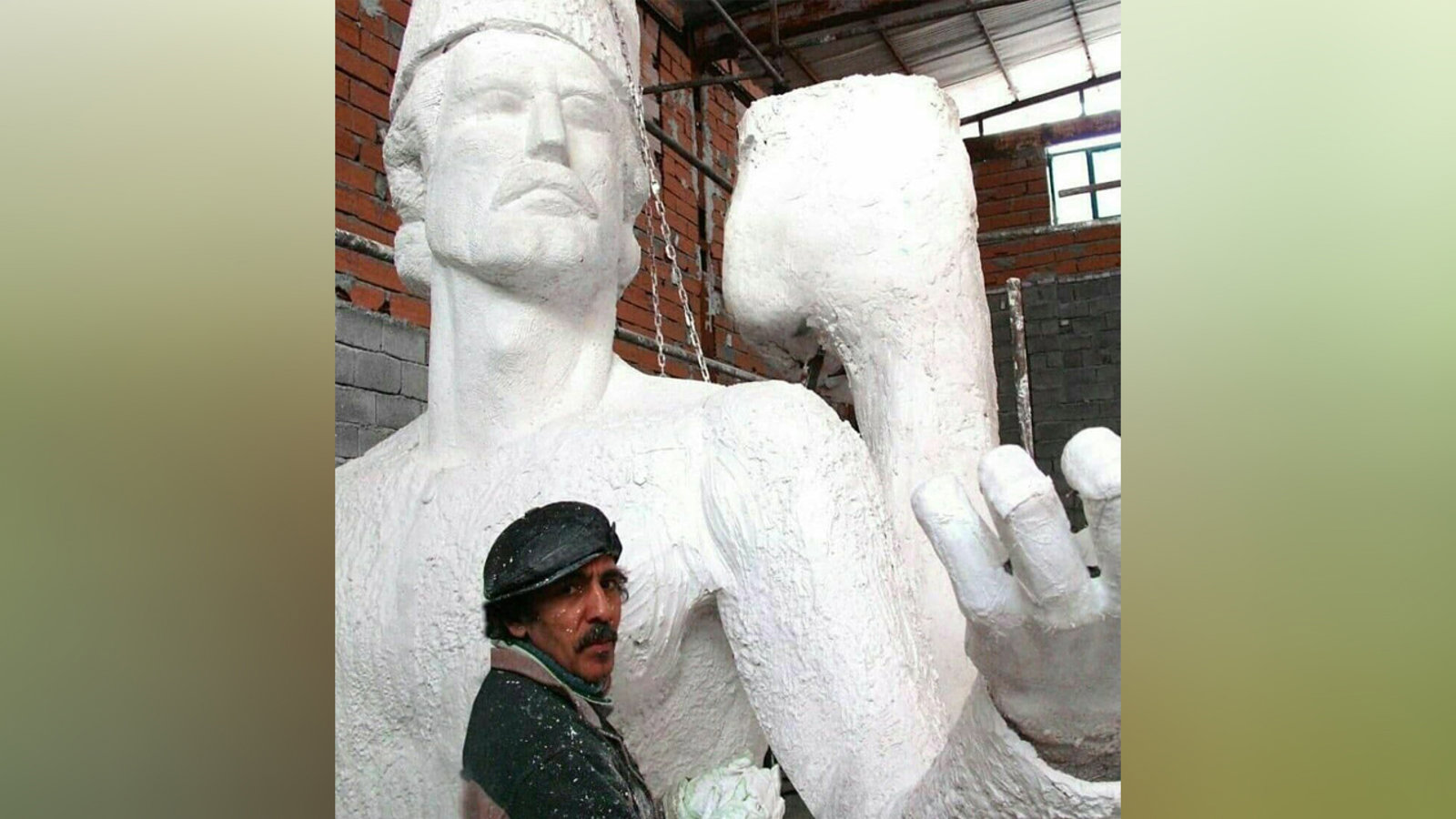 خالق مجسمه آشیق درگذشت