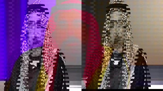 وکالت به چه کسى؟ - یوسف عزیزى بنى طرف