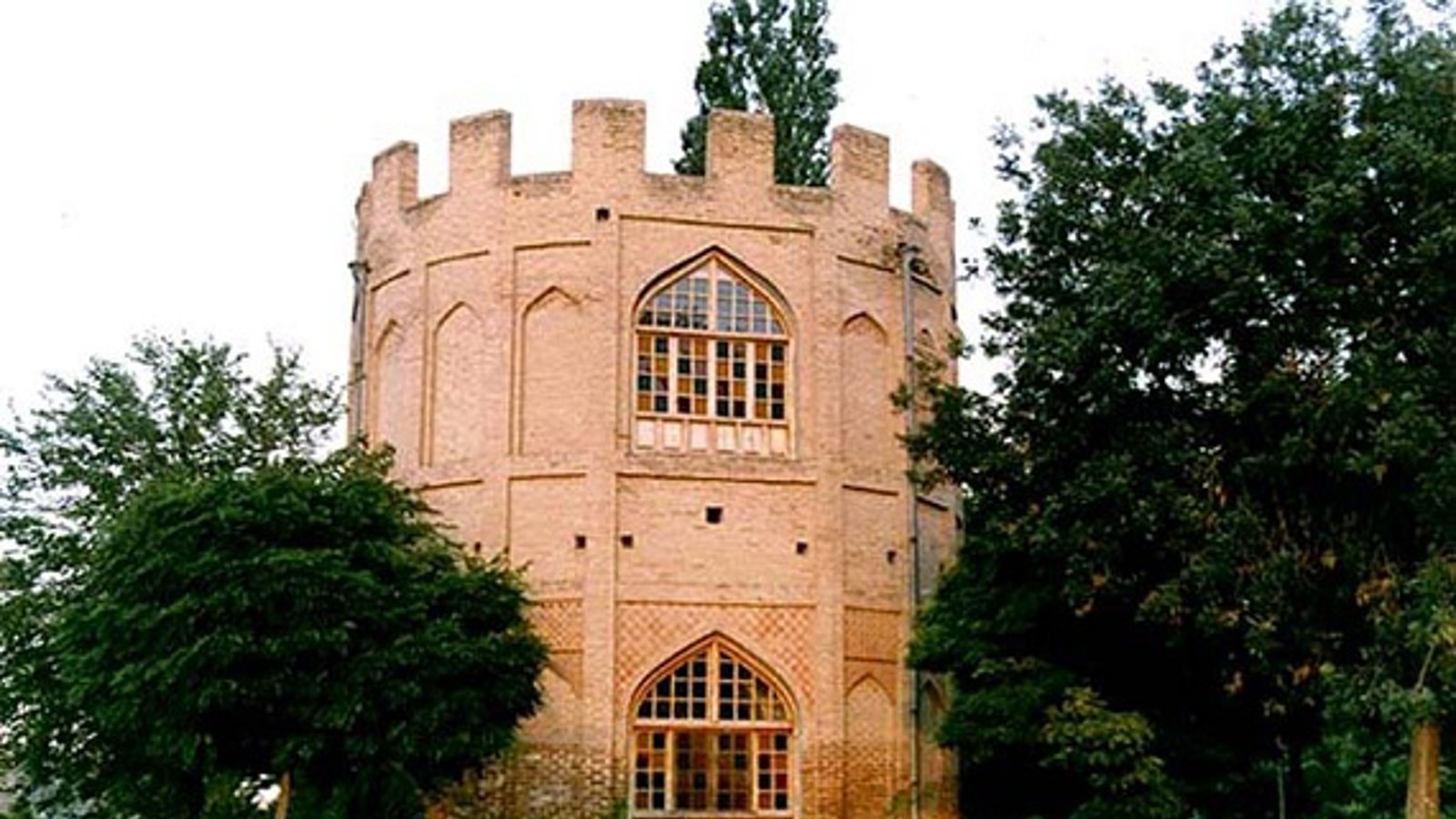 احیای برج تاریخی «خلعت‌پوشان» تبریز