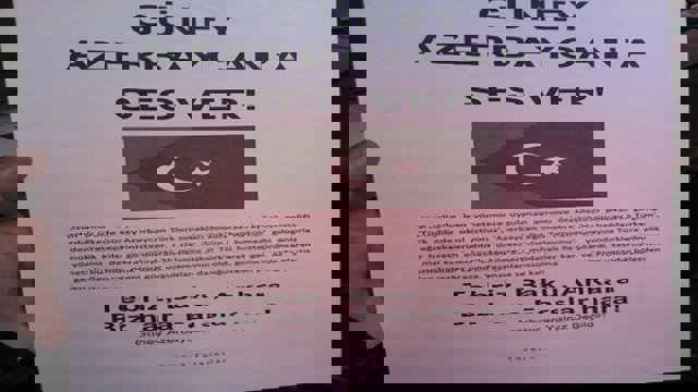 نصب اعلامیه حمایت از قیام ضد نژادپرستی مردم آزربایجان جنوبی در سطح شهر کایسری ترکیه+تصاویر