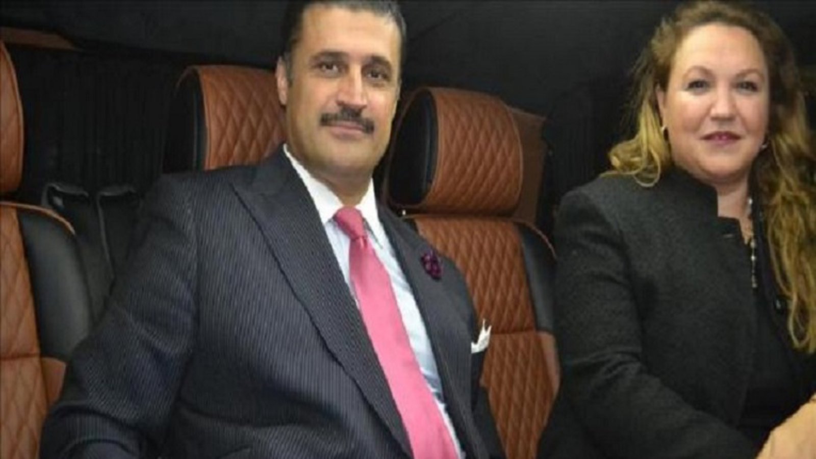 حضور یکی از نوادگان سلسله قاجاریه در استانبول