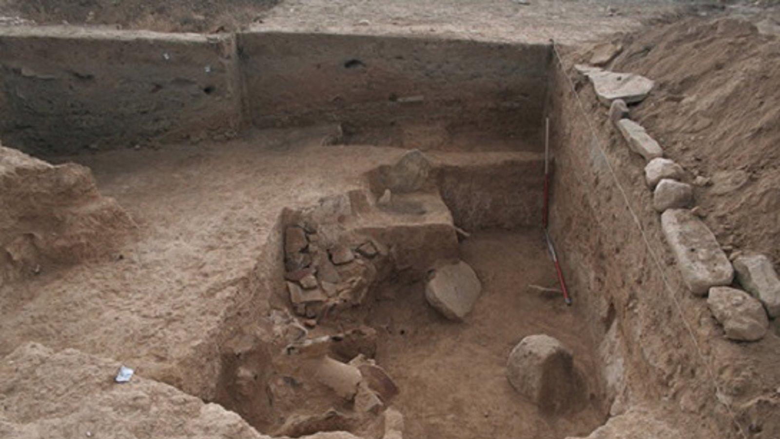 کشف اثر انگشت ۷۰۰۰ ساله در همدان آزربایجان (+عکس)