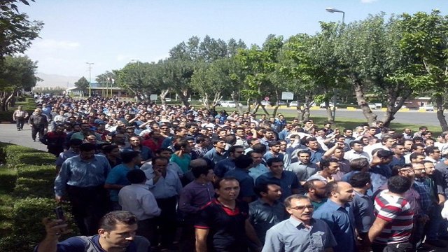 اخراج چند تن از اعضای شورای کارگری ترانسفوی زنجان/ تحصن ها ادامه دارد