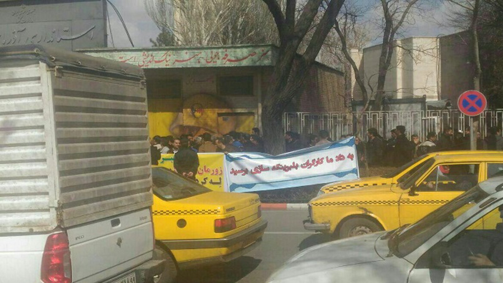 تجمع اعتراضی کارگران بلبرینگ‌سازی تبریز در مقابل استانداری