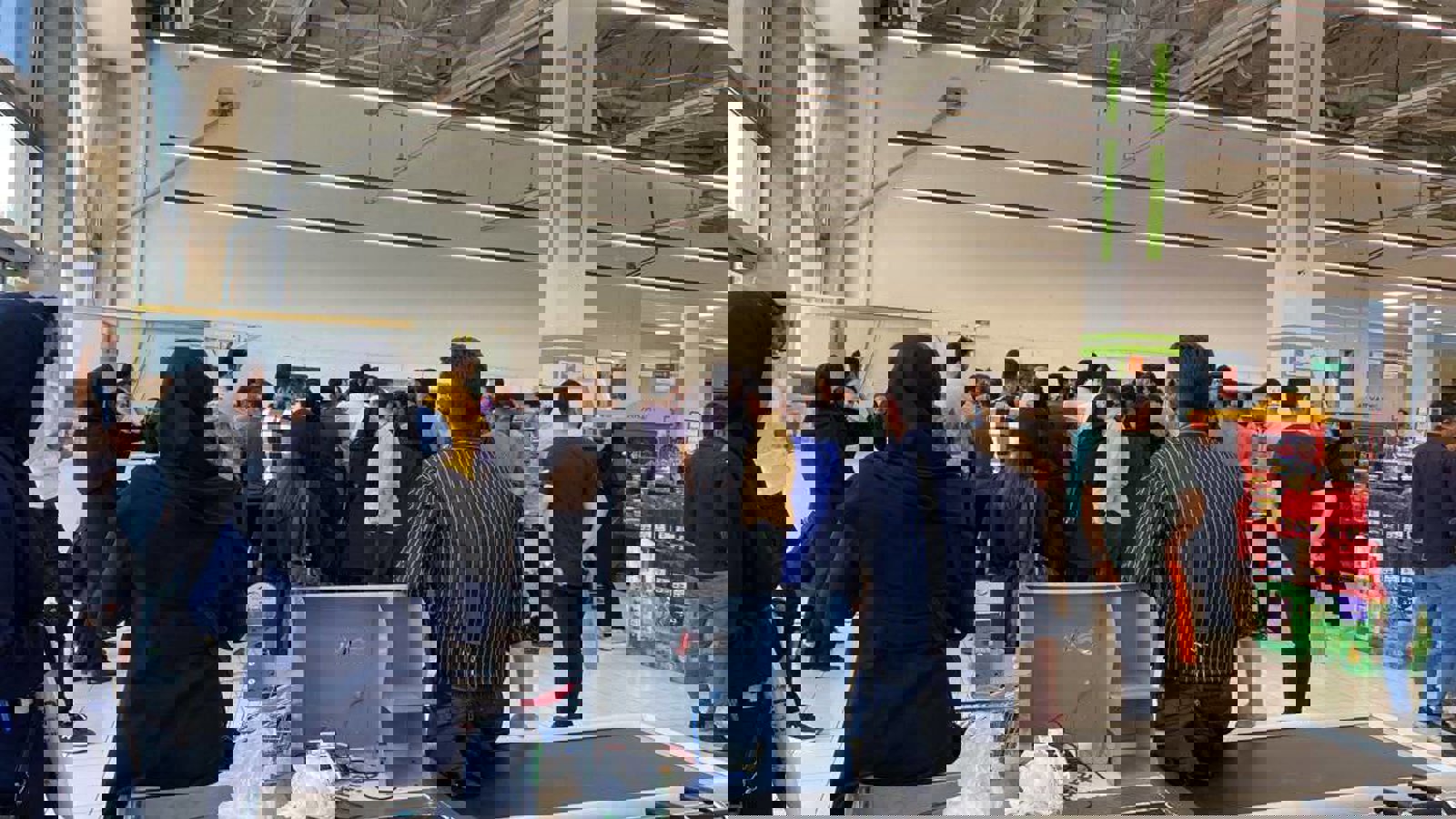 اخراج دسته‌جمعی کارکنان فروشگاه رفاه تبریز - تنش و اعتراض در فروشگاه رفاه تبریز