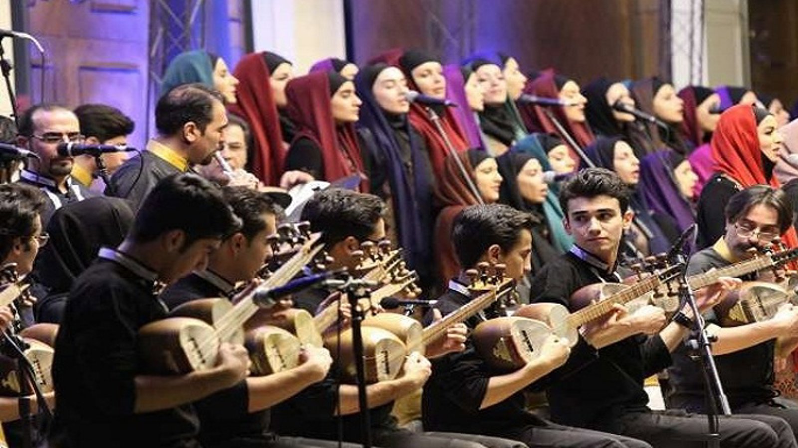 استقبال گسترده از کنسرت تورکی گروه کُر ٩٠نفری باریش در تبریز+ تصاویر