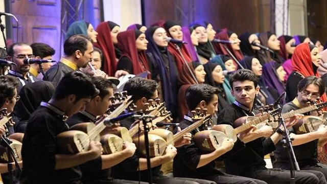 استقبال گسترده از کنسرت تورکی گروه کُر ٩٠نفری باریش در تبریز+ تصاویر