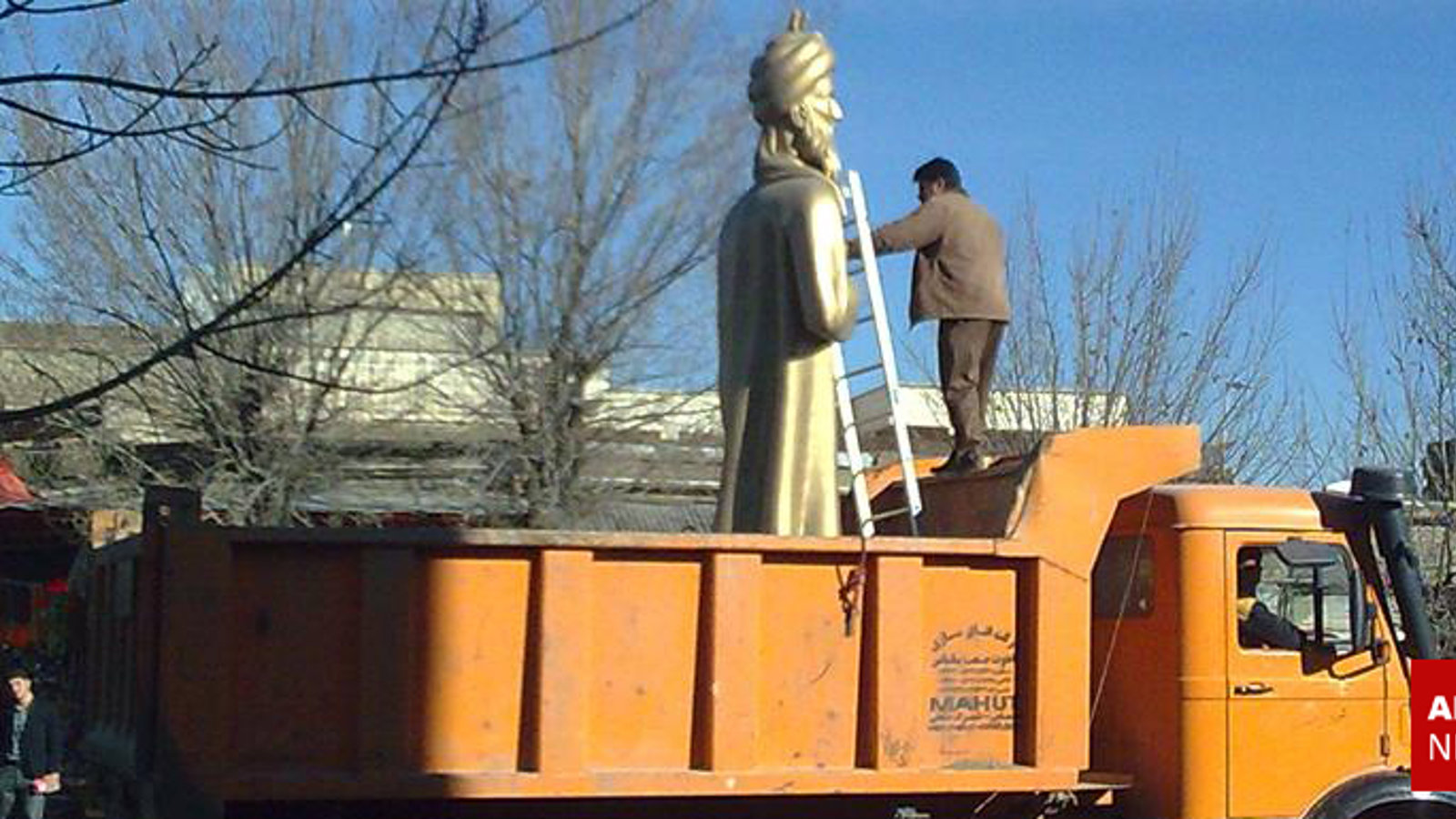 بدرقه فردوسی از میدان انقلاب سلماس