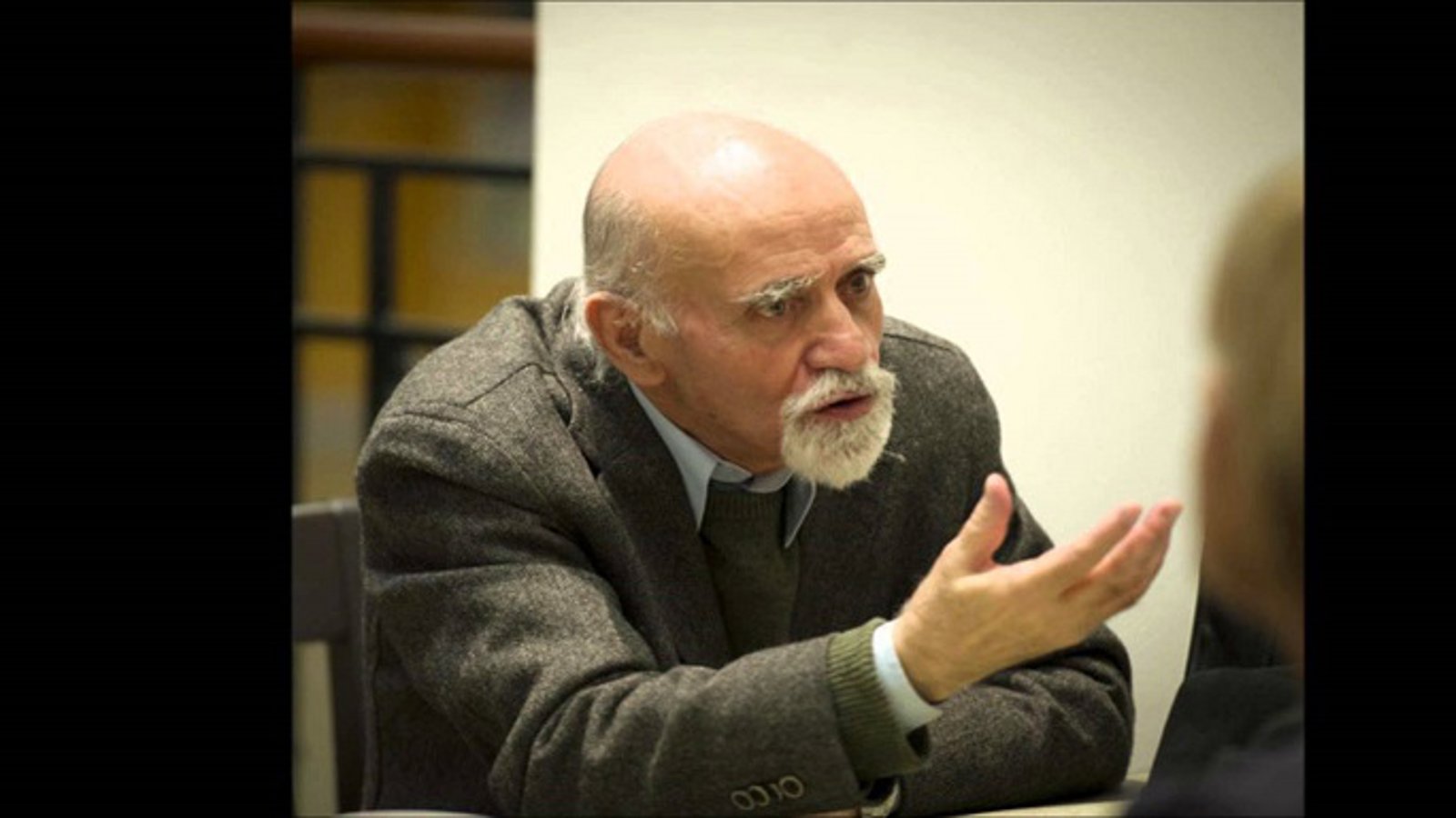 اظهارات رضا براهنی در خصوص حق آموزش به زبان مادری تُرکها در ایران در گفت و گو با مجله ی مهرنامه