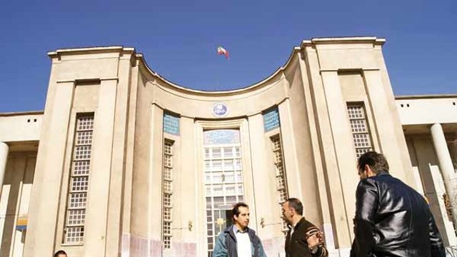 هر سال ۷۰۰ پزشک از ایران مهاجرت می‌کنند