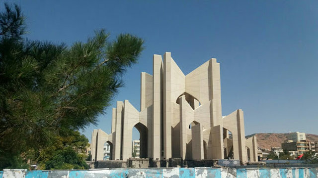 در مقبره الشعرای تبریز چه میگذرد؟