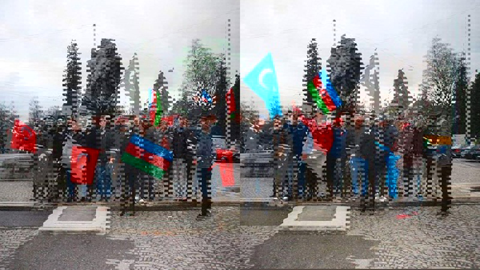 تجمع تورکان مقیم سوئیس در مقابل سفارت ایران