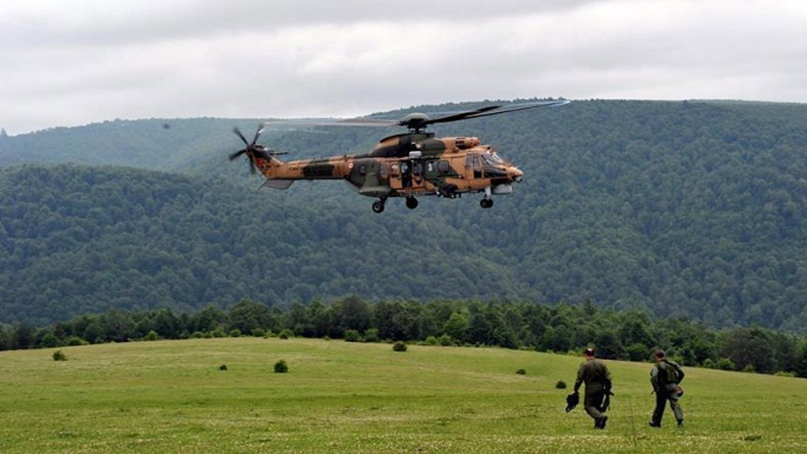 شهادت ۱۳ نظامی تورکیه در حادثه سقوط هلیکوپتر نظامی