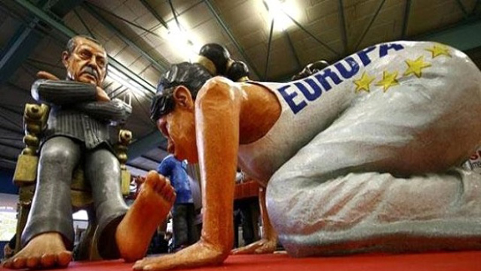 کارناوال "دوشنبه صورتی"  آلمان و مجسمه کارتونی اردوغان رئیس جمهور ترکیه + تصاویر