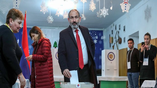 انتخابات زودهنگام پارلمانی در ارمنستان در حال برگزاری است