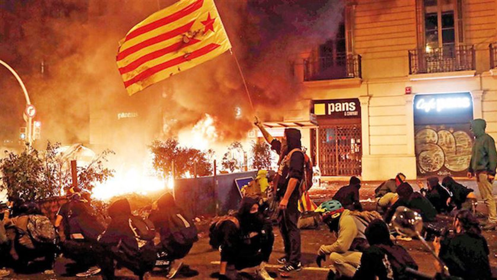 اعتراض هواداران استقلال کاتالونیا به بازداشت رهبران استقلال‌طلب