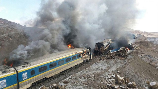 ۳۶ شهروند آزربایجانی در سانحه برخورد دو قطار در سمنان جان باختند