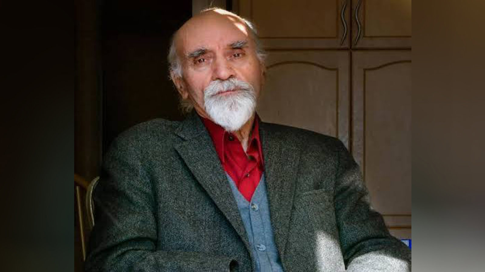 کسیکه، فارسی را زبان رسمی ایران بشناسد،طبق اعلامیه حقوق بشر محکوم است