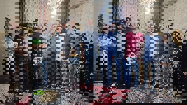 دیدار جمعی از فعالین ملی اورمیه با روزبه پیری پس از آزادی از زندان مرکزی تبریز