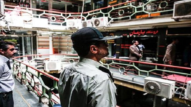 حمله نیروهای امنیتی به بازار ارز تهران