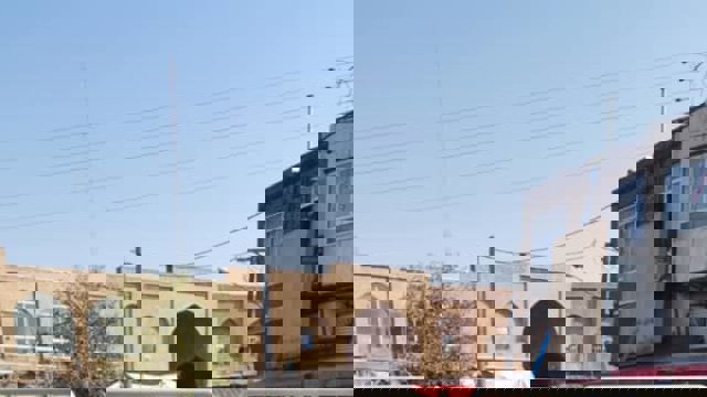 نصب پوستر به مناسبت «۲۴ مهر» روز «مبارزه با تروریسم در آزربایجان» در معابر عمومی شهر اورمیه