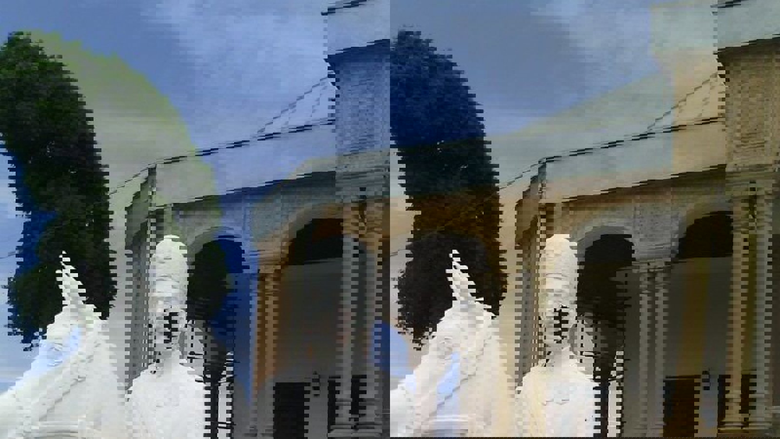 تخریب مجسمه سردار اسعد نماینده ی استعمار فارس از سوی تُرکان چهارمحال بختیاری