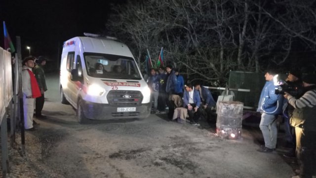 پزشکان آذربایجانی به چندین ارمنی ساکن قاراباغ کمک کردند