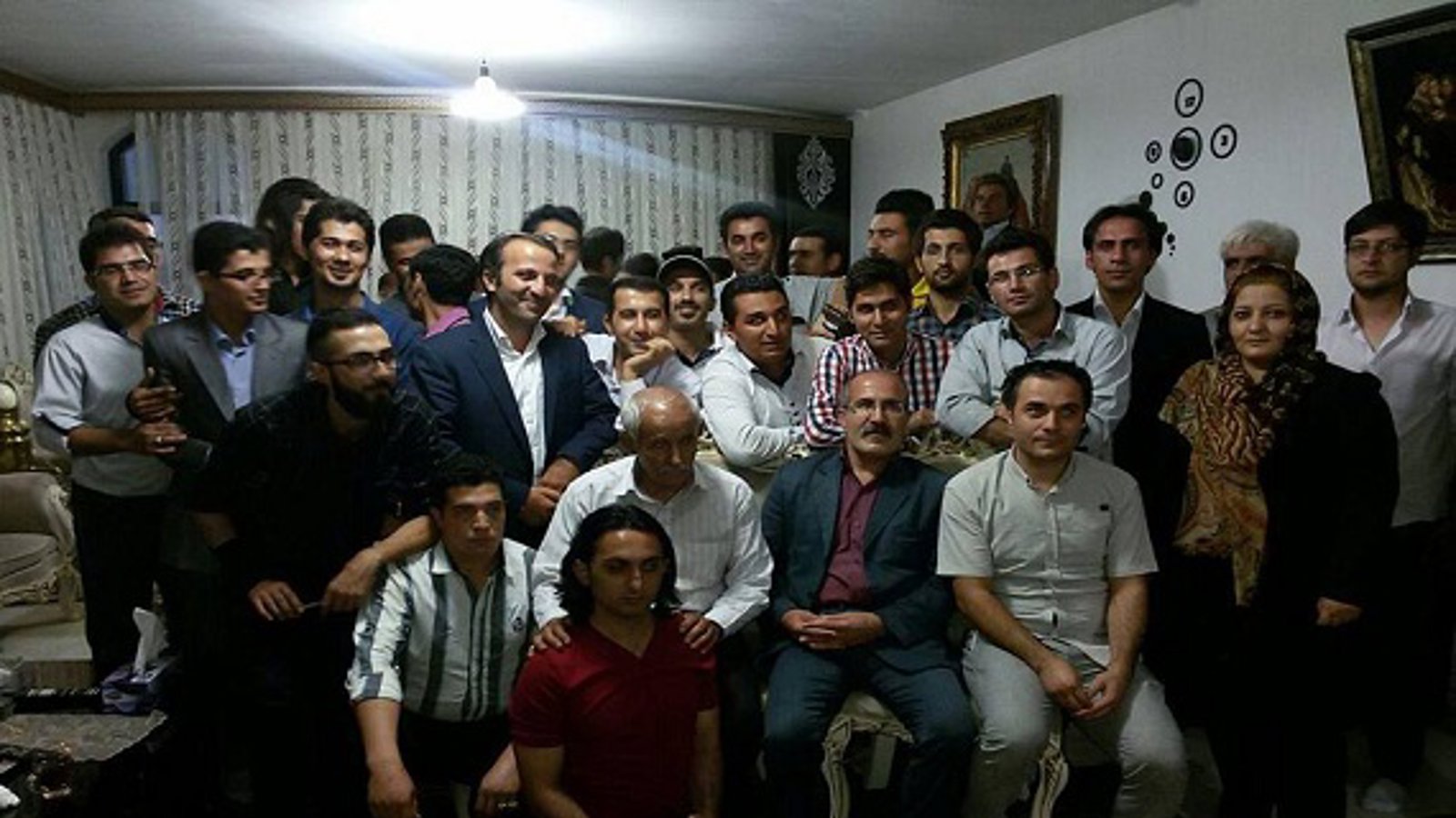 دیدار جمعی از فعالین ملی-مدنی آزربایجان با خانواده عباس لسانی در اردبیل + تصاویر