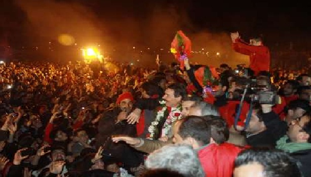 ایرنا: 50 هزار نفر در جلوی فرودگاه تبریز از تونی و یارانش استقبال کردند