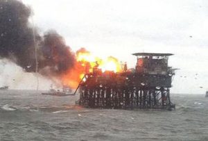 آتش‌سوزی در تاسیسات نفتی باکو جان ۳۲ کارگر را گرفت