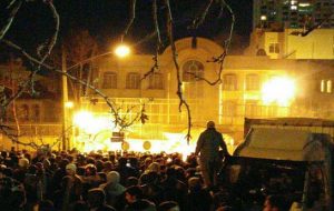 سفارت و کنسولگری عربستان در تهران و مشهد به آتش کشیده شدند + تصاویر و...