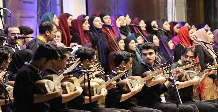 استقبال گسترده از کنسرت تورکی گروه کُر ٩٠نفری باریش در تبریز+ تصاویر