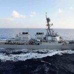 رویارویی ناوشکن آمریکایی با قایق سپاه در خلیج
