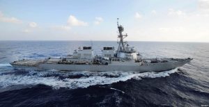 رویارویی ناوشکن آمریکایی با قایق سپاه در خلیج