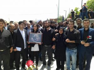 خاکسپاری مبارز ملی آزربایجان عزیز پورولی با حضور هزاران نفر در تبریز