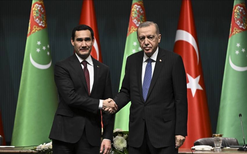 اعطای عنوان «آغ ساققال» از سوی ترکمنستان به رئیس‌جمهور اردوغان