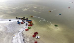 موج سواری جمهوری استعماری ایران روی آب‌های دریاچه اورمیه
