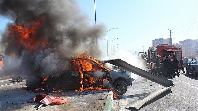 سخنگوی آتش‌نشانی تهران: برخی خودروهای داخلی در تصادفات به سرعت آتش می‌گیرند