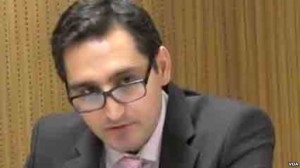 دومان رادمهر: ملی حرکت اینسان حاقلارینا جیدی دیقت یئتیرمەلیدیر – [آمئریکانین سسی]