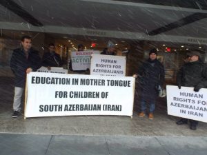 دونياليق آنا ديلى گونو و سون توتوقلامالار ايله باغلى واشنگتوندا اعتراض آكسياسى گئچيريلدى- شكيل لر