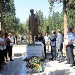 رونمایی از تندیس پروفسور جواد هیئت در باکو