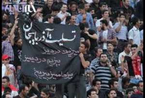 هواداران تراختور آزربایجان به یاد زلزله قاراداغ سیاه پوش شدند