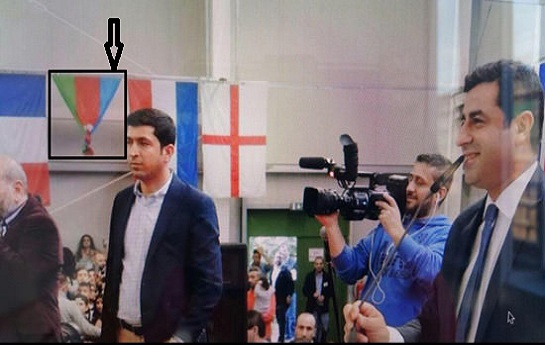 توهین به پرچم آزربایجان در میتینگ حزب “ح د پ” در آلمان