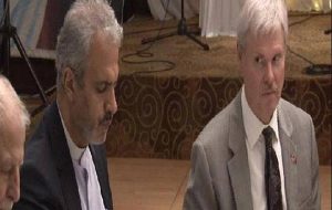 سفیر ایران و کنسول آمریکا در استانبول کنار هم سر میز افطار