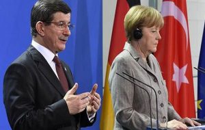 پاسخ قاطع داود اوغلو به سوال خبرنگار آلمانی در مورد مبارزه با تروریسم + ویدئو