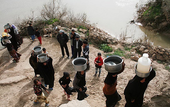 بازداشت نیروهای امدادگر مردمی توسط نیروهای اطلاعاتی در مناطق سیل زده الاحواز/ خوزستان