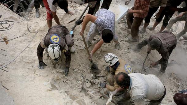 صدها کشته در نتیجه بمباران نیروهای اسد