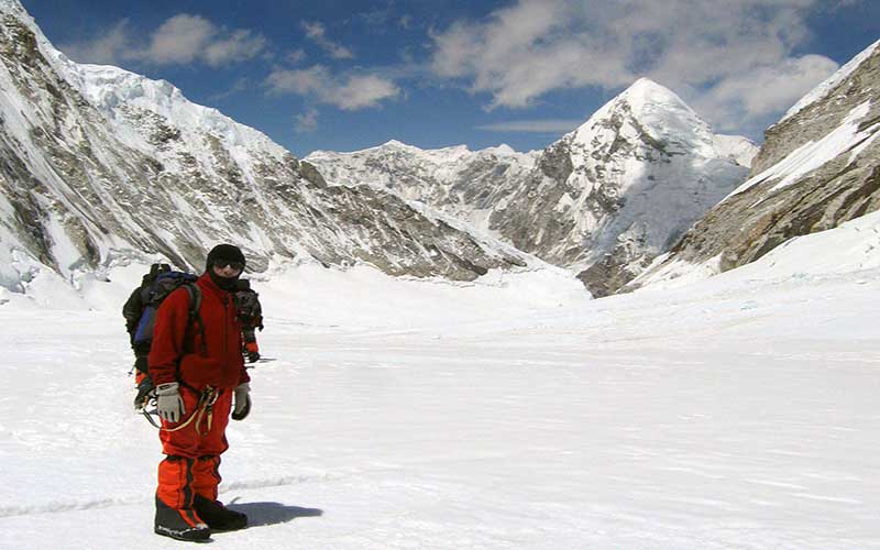 عظیم قیچی‌ساز موفق به فتح قله اورست شد