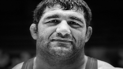 قاضی‌پور و  پزشکیان: پیگیر حق کُشی فدراسیون کشتی در قبال پهلوان آزربایجان هستیم